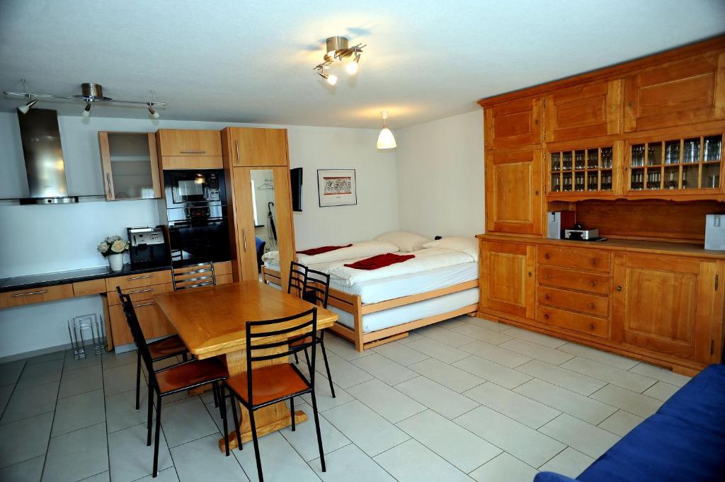 Niros Bed & Breakfast Birsfelden Chambre photo
