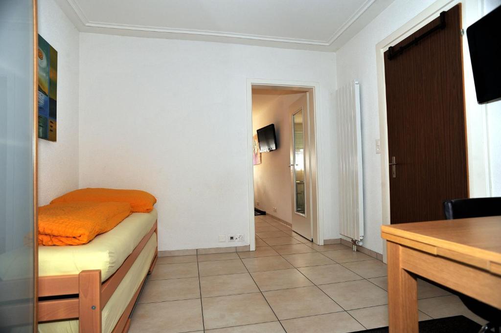 Niros Bed & Breakfast Birsfelden Chambre photo
