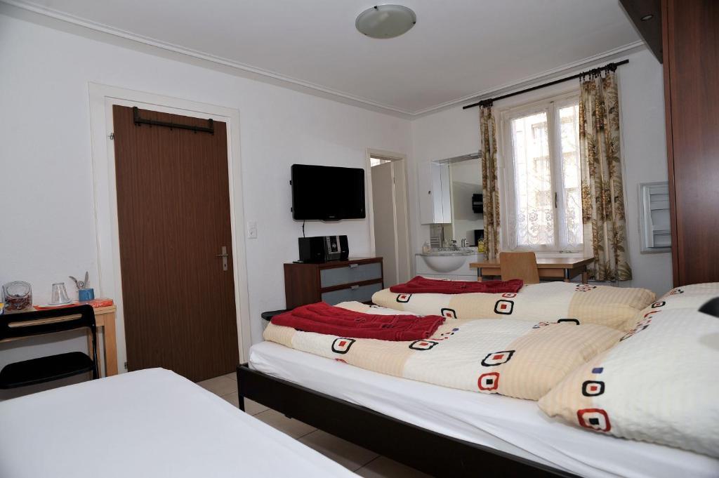 Niros Bed & Breakfast Birsfelden Chambre photo