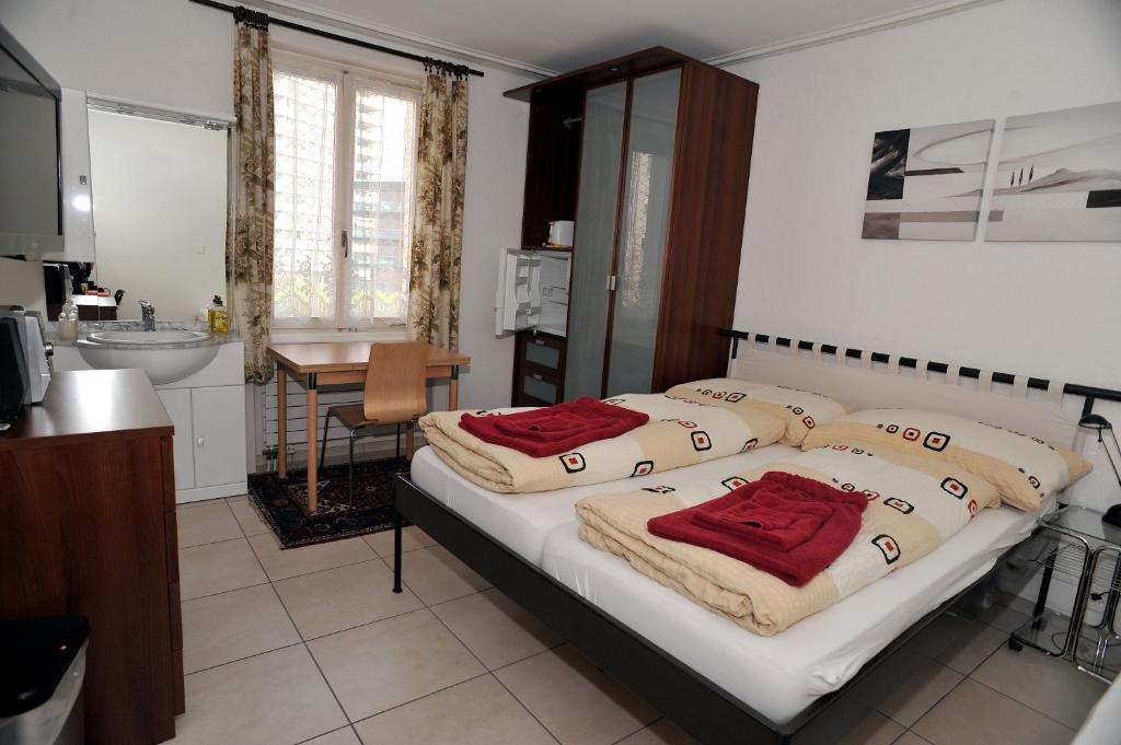Niros Bed & Breakfast Birsfelden Chambre photo