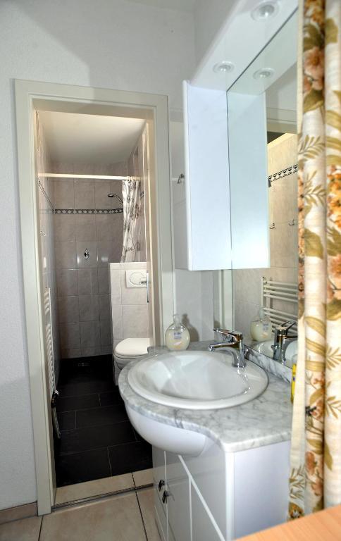 Niros Bed & Breakfast Birsfelden Chambre photo